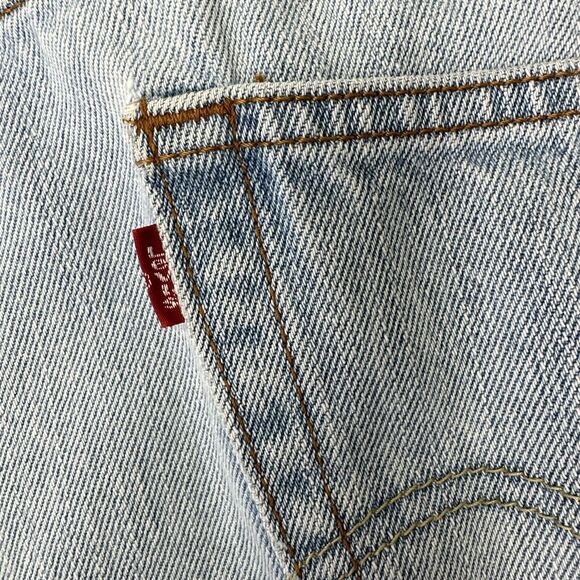 Levi’s 505 Regular Fit Straight Leg 40”x30” Light‎ Wash Jeans - Picture 4 of 10